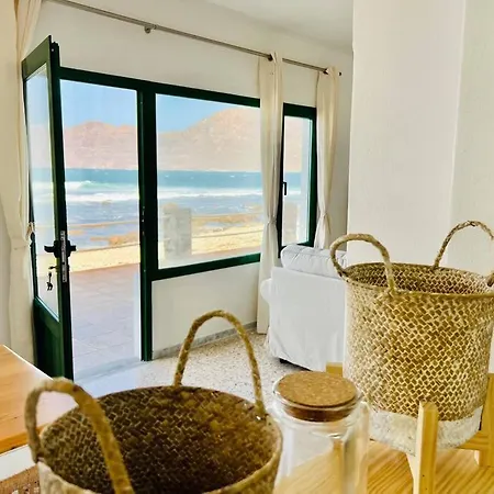 Frontsea House Appartamento Famara